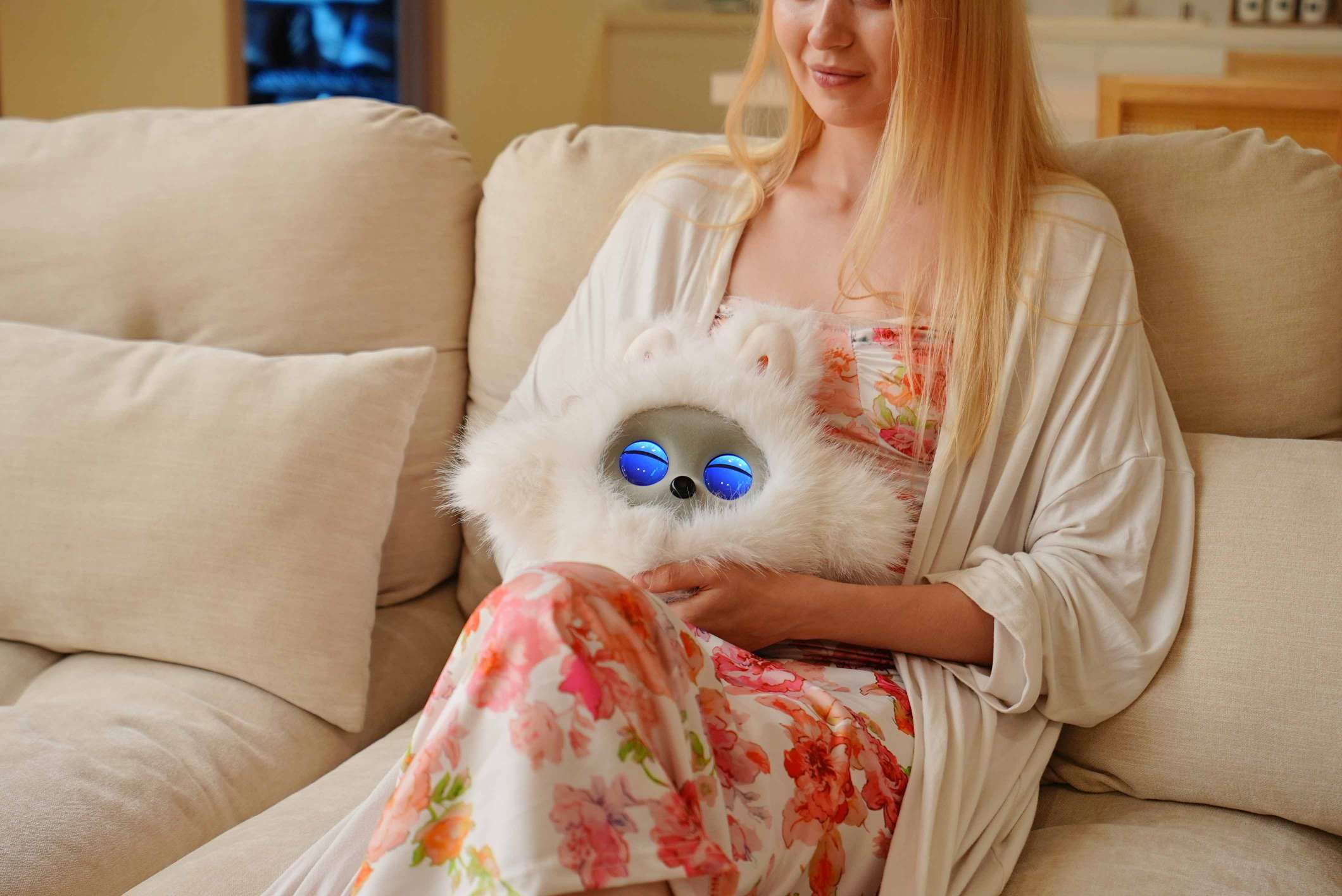 Роботизиран домашен любимец с изкуствен интелект: Технологично активиран, който прави общуването по-топло