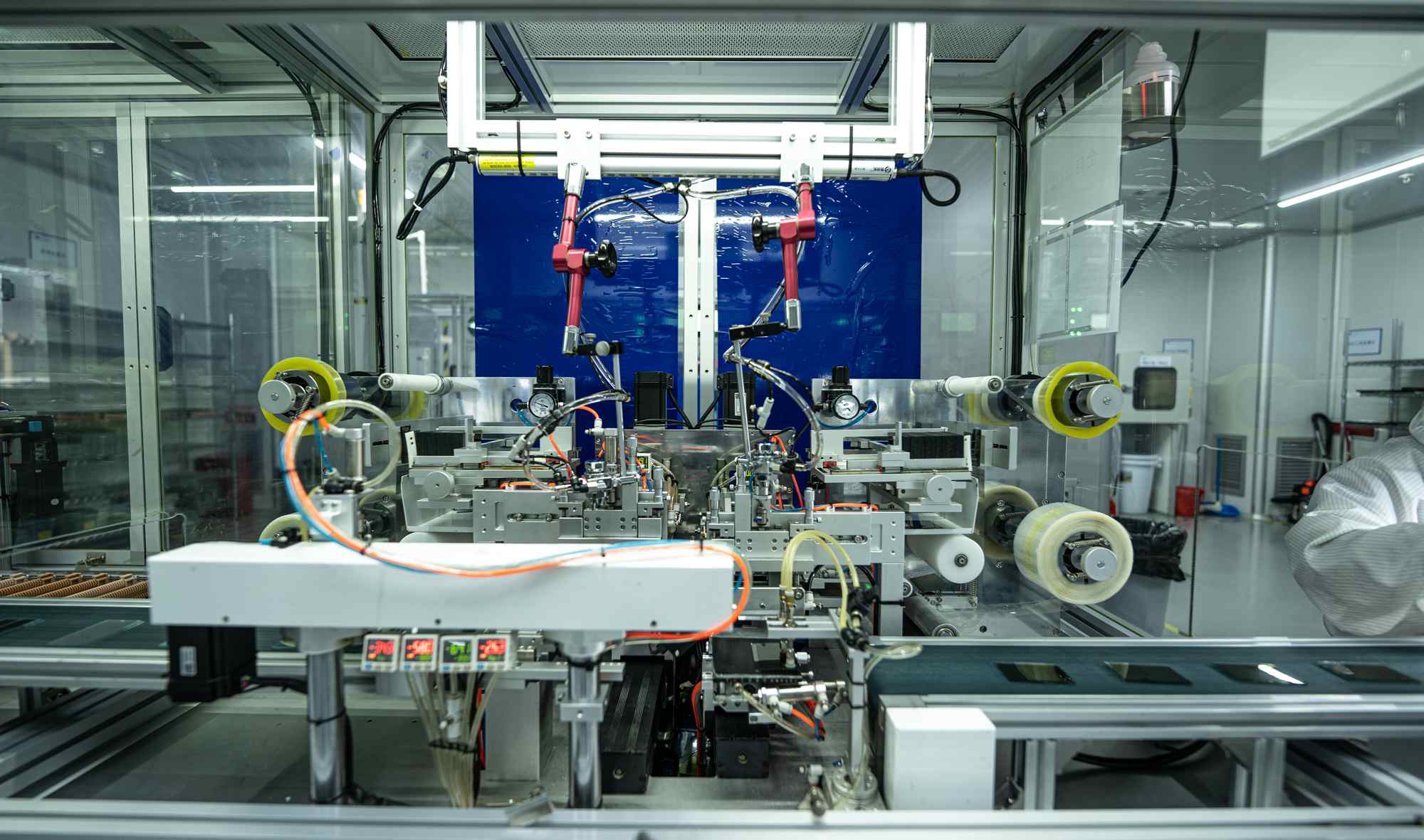 Прецизно подравняване и сглобяване на клетки: Анализиране на PI покритие и процеси на триене в производството на LCD