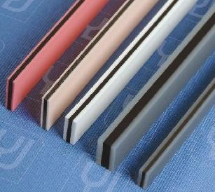 Прецизната връзка: Дешифриране на технологията на проводимите гумени конектори в LCM дисплейни модули